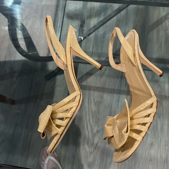 Designer champagne sparkly leather sandals w/bow designs - 3 3/4 inch heels - Picture 5 of 7